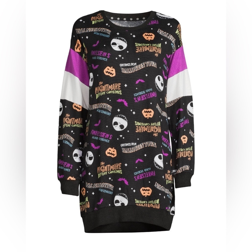 #37 NWT The Nightmare Before Christmas Women’s Sleepshirt with Socks, 2 pieces